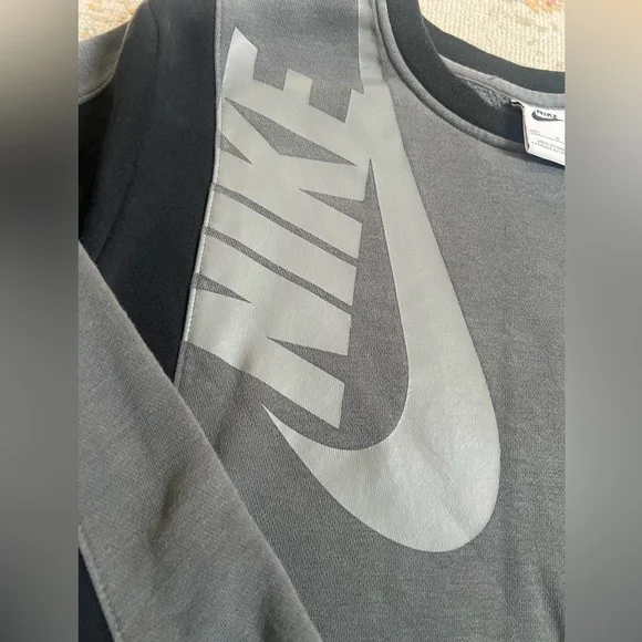 Nike Kid Two-Tone Crewneck Sweater - Picture 2 of 7